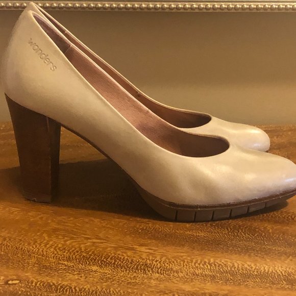 EUC Wonders Court Shoe - Cream Size 7 - Picture 6 of 13
